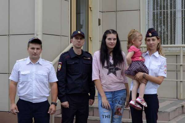 Жительница Минусинска поблагодарила полицейских за помощь на дороге