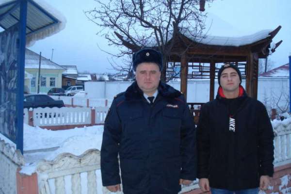 Полицейские Ермаковского района спасли людей при пожаре