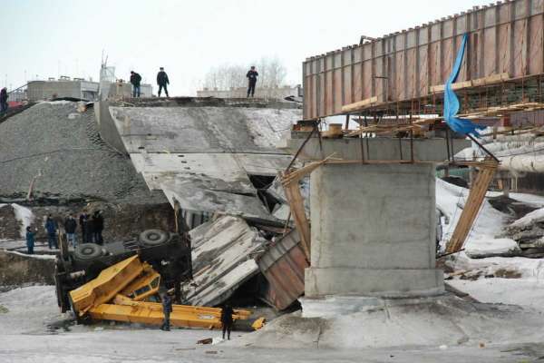 Рабочий, сломавший челюсть при обрушении моста в Минусинске, добился компенсации