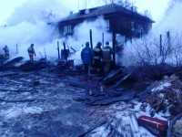 В Минусинске огонь полыхал на площади 350 квадратных метров