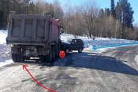 В Хакасии водитель «Нивы» получил травмы после столкновения с большегрузом