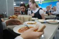 В Минусинске четыре тысячи школьников получают бесплатное горячее питание