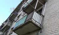 В Абакане женщина выпала с балкона квартиры на 8 этаже