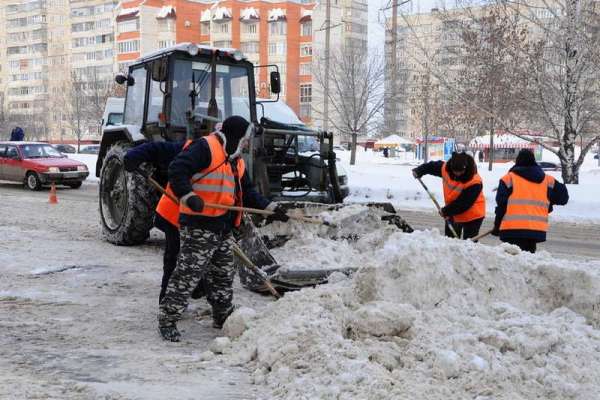 На улицах Минусинска задействована вся снегоуборочная техника