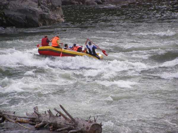 В Курагинском районе ищут туриста, упавшего в реку Казыр