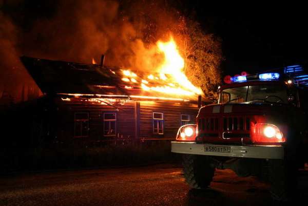 В Минусинске горели два дома и цех металлообработки