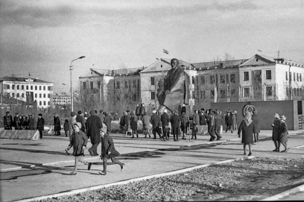В.И. Ленину – 150, а его памятнику на главной площади Хакасии исполнилось 50 лет