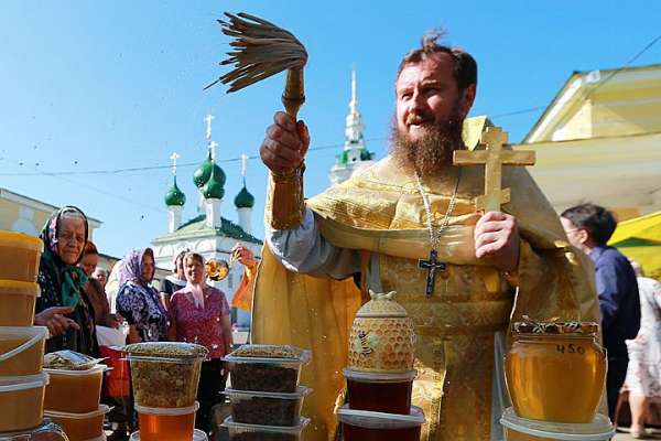 Православные минусинцы празднуют Медовый Спас