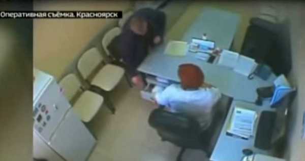 Передачу взятки в перинатальном центре Красноярска зафиксировала камера