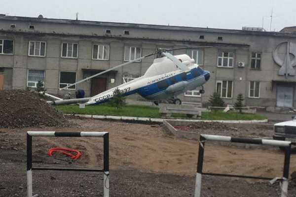 По соседству с Минусинском во время бури повредило вертолет МИ-2