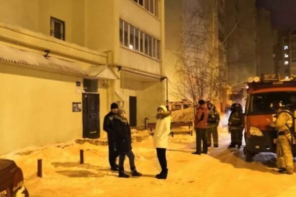 В Хакасии при пожаре эвакуировали 7 жильцов многоэтажки
