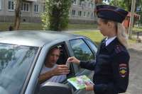 Минусинские инспекторы ГИБДД приготовили подарки для водителей