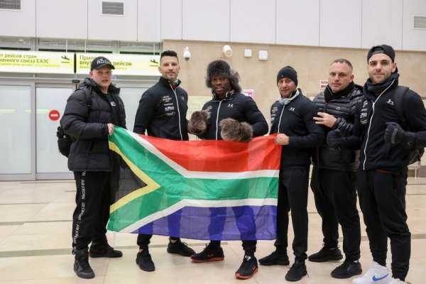 Южноафриканский боксер Табисо Мчуну прилетел в Красноярск