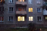 Жительницу Минусинска оштрафовали на 30 тысяч рублей после падения её дочери с балкона 