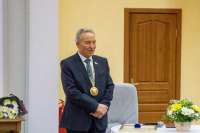 Спикер парламента Хакасии стал почетным гражданином республики