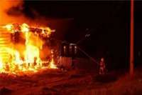 В Хакасии при пожаре в бараке погиб человек