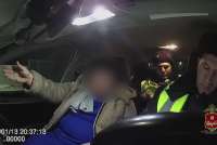В Хакасии пьяная женщина-водитель обвинила мужа в том, что ей пришлось сесть за руль