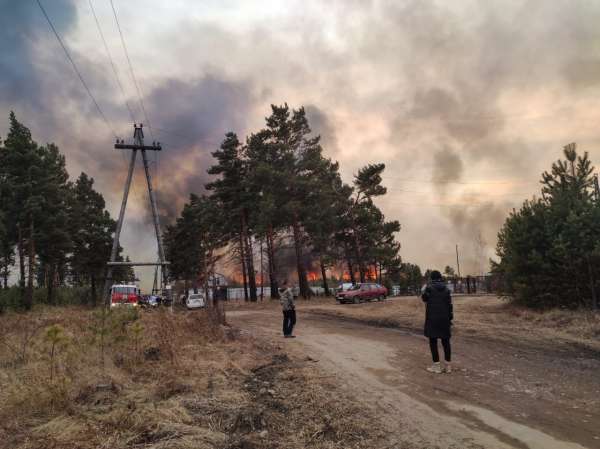 Пострадавшим во время субботнего пожара жителям Минусинского района пообещали материальную помощь