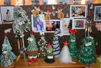 Минусинские школы украшаются новогодними декорациями