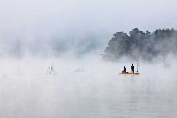 На Красноярском водохранилище в тумане заблудился рыбак