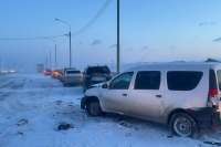 На трассе под Красноярском в ДТП попали 12 автомобилей