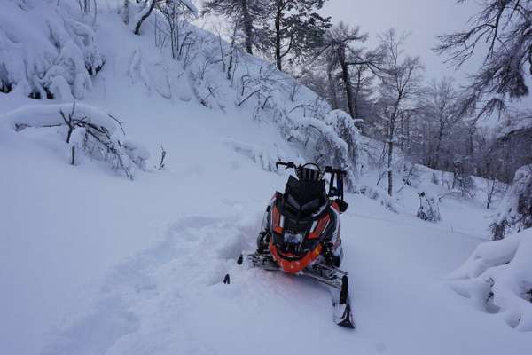 В Хакасии погибают туристы на снегоходах