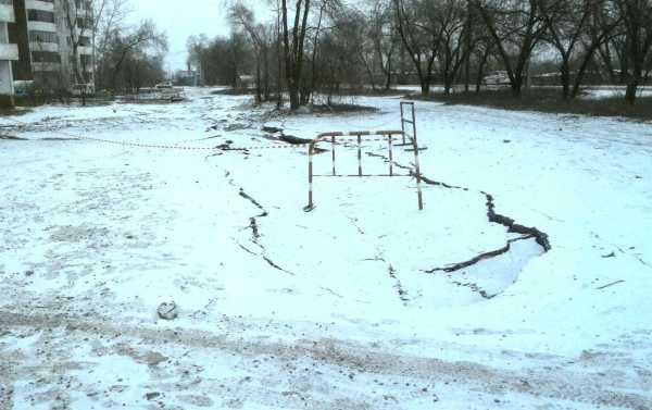 В Минусинске устраняют последствия обвала грунта на улице Тимирязева