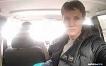 Мария Антюшева в машине по пути в отдел полиции  