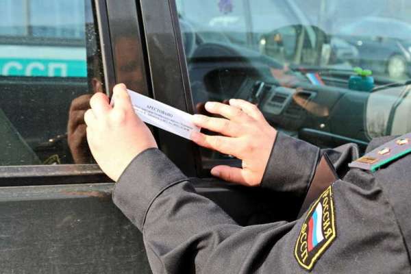 Автолихача из Минусинска заставили оплатить ущерб за помятый автомобиль