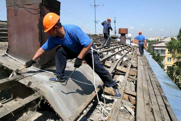 В Краснокаменске могут не успеть восстановить крышу сгоревшего дома