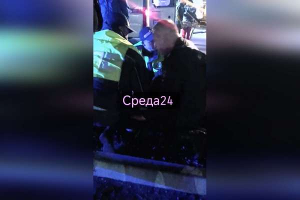 Житель Минусинска толкнул полицейского и получил административный арест