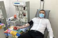 Глава Хакасии, переболевший COVID-19, сдал плазму крови