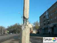 В Минусинске столб может рухнуть на дорогу по Ботанической улице