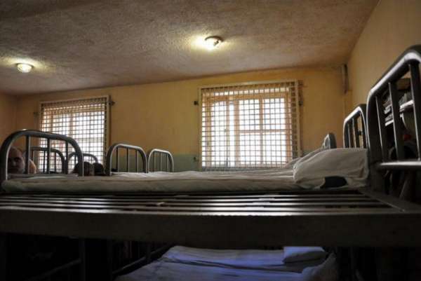 В Богучанском районе заключенный подложил вместо себя в постель муляж и сбежал
