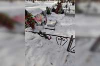 В Лесосибирске задержали 22-летнего вандала, разрушающего памятники на кладбище