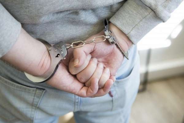 В Минусинске задержали мужчину с наркотиками в носках