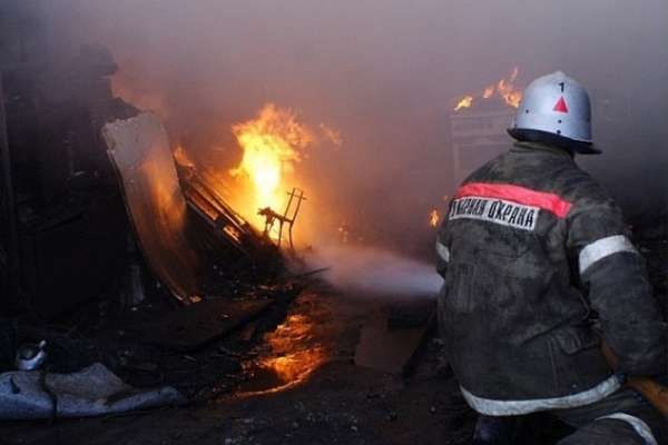 В Хакасии из-за неосторожности кухработников загорелось здание отеля