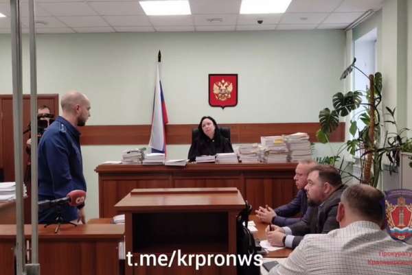 Центральный суд Красноярска прекратил уголовное дело в отношении экс-главы правительства края Юрия Лапшина