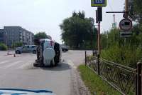 В центре Минусинска опрокинулся автомобиль