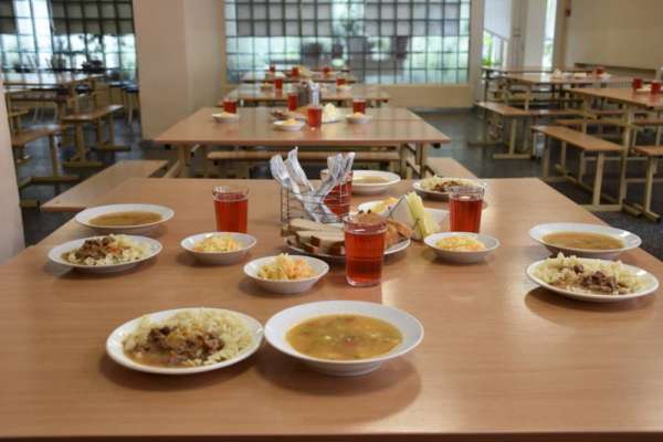 Льготная категория школьников «на удаленке» будет обедать в школах Минусинска
