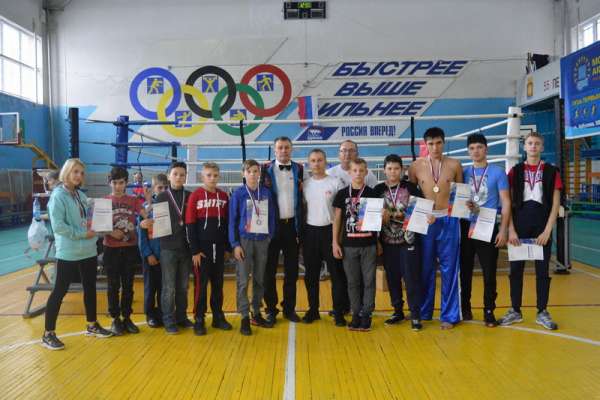 Минусинские кикбоксеры завоевали медали всех достоинств на турнире в Назарово