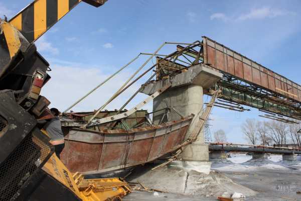 В Минусинске рухнул мост в районе ССК (фото)