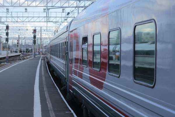 Летом российские школьники смогут путешествовать на поезде за полцены