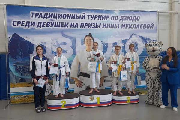 Юные дзюдоистки Минусинска привезли из Горно-Алтайска несколько наград