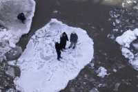 По соседству с Минусинском оторвалась льдина с рыбаками