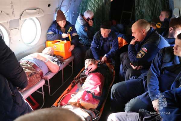 В Хакасии спасатели эвакуировали из глухой тайги заболевшего охотника