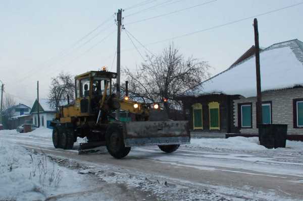 На борьбу со снегом в Минусинске вышли 15 спецмашин