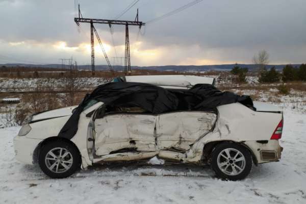 В Красноярском крае иномарка столкнулась с маршруткой: два человека погибли