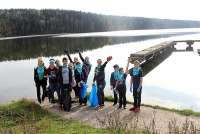 В Ермаковском районе школьники убрали Мигнинский пруд