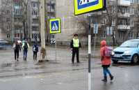 Апрельский снег в Минусинске дисциплинировал водителей и юных пешеходов